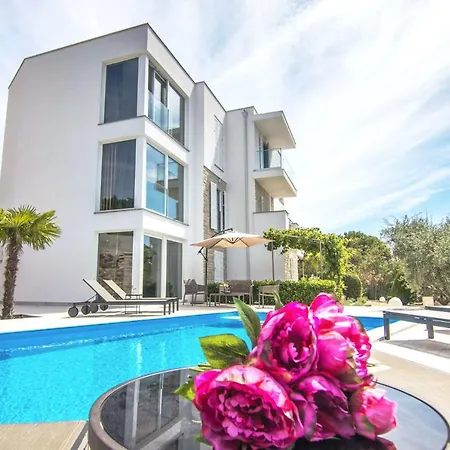 Marina Di Portapisana Luxury Private Krk Town
